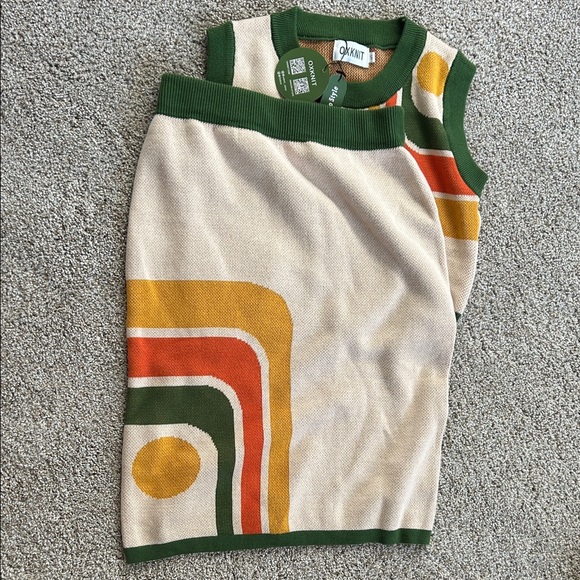OXKNIT WOMEN’S RETRO-INSPIRED KNIT SET WITH BOLD GEOMETRIC GRAPHIC small - Picture 13 of 14
